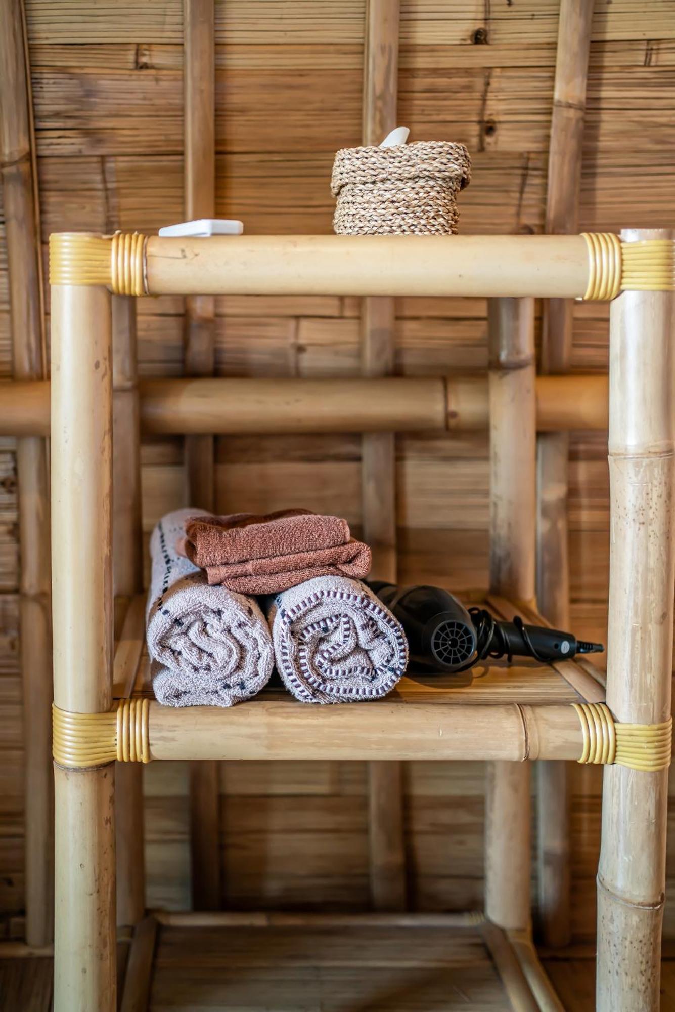 Tegal Bamboo Cottages & Private Hot Spring Baturaja  Kültér fotó