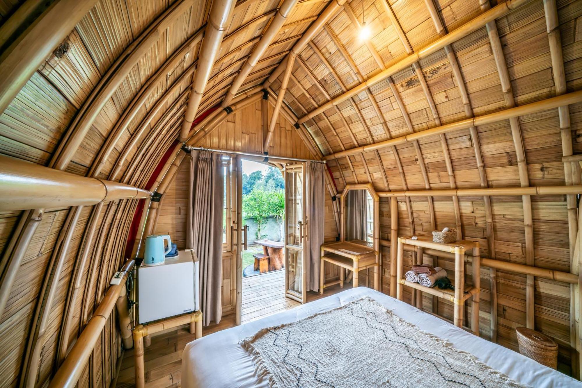 Tegal Bamboo Cottages & Private Hot Spring Baturaja  Kültér fotó