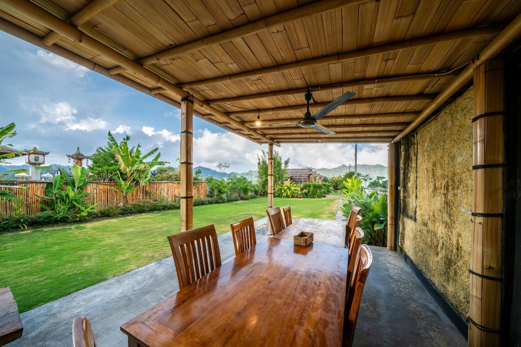 Tegal Bamboo Cottages & Private Hot Spring Baturaja  Kültér fotó